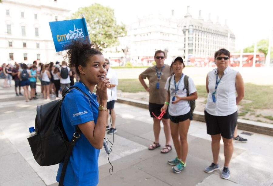 London: Buckingham Palace Entry Ticket & Royal Walking Tour - St. James’s Park and the royal neighborhood