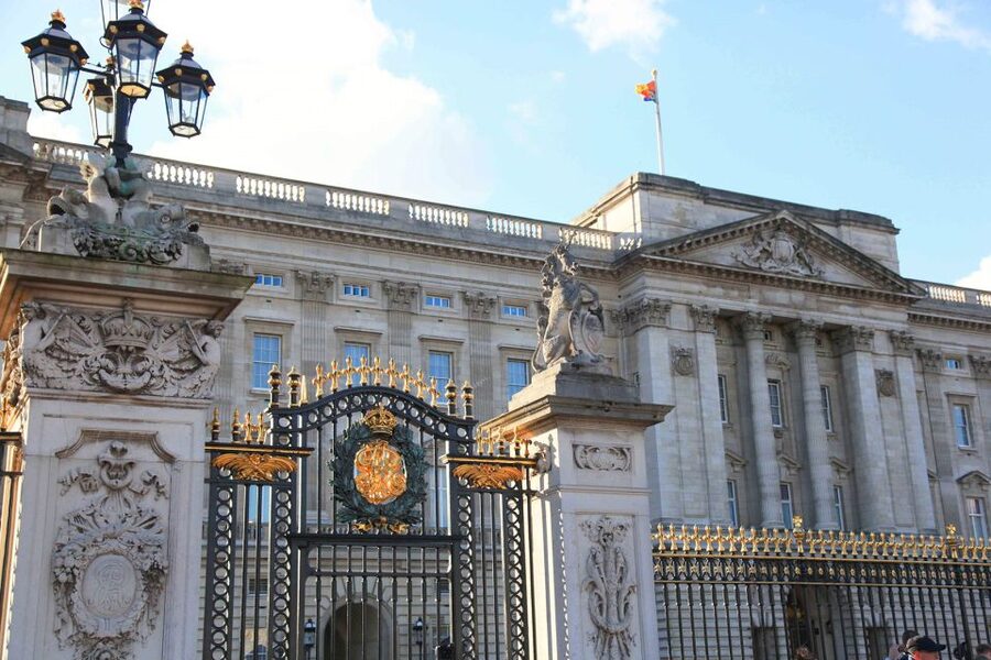 London: Buckingham Palace Entry Ticket & Royal Walking Tour - Starting at the Duke of York Column
