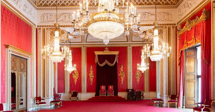 London: Buckingham Palace State Rooms & Royal Walking Tour - Clarence House and the modern royal connection