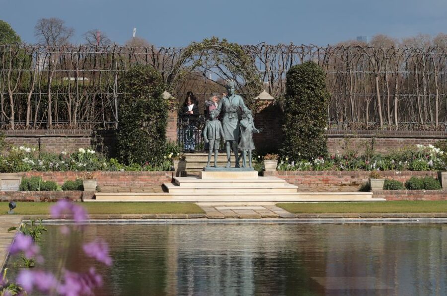 London: Buckingham Palace Walk & Tea at Kensington Palace - Buckingham Palace and Constitution Hill