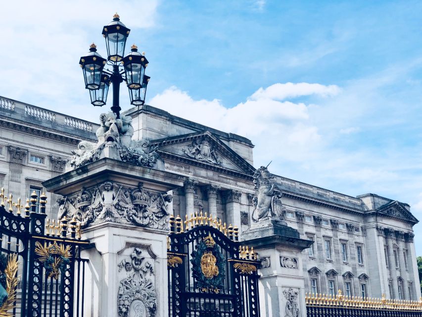 London: Buckingham Palace Walk & Tea at Kensington Palace - A short ride on London’s red bus
