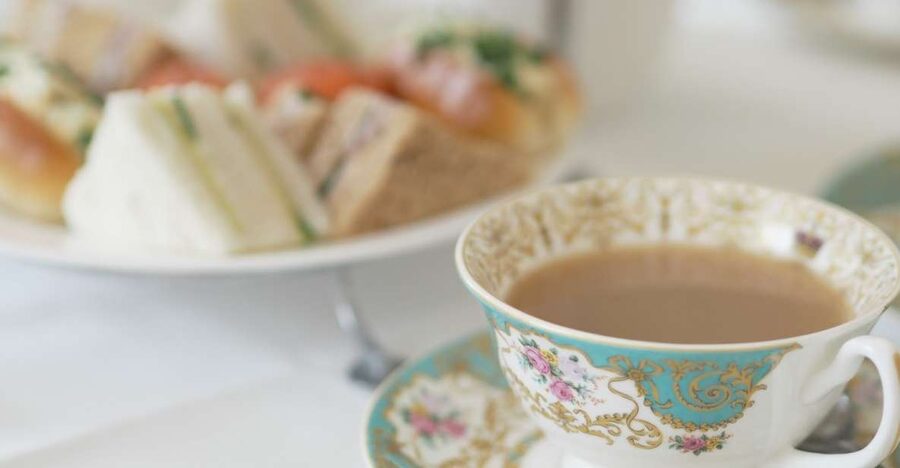 London: Buckingham Palace Walk & Tea at Kensington Palace - St James’s Palace and the working monarchy