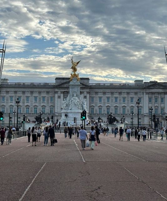 London: Buckingham Palace & Westminster Guided Walking Tour - Starting at Green Park and the Diana fountain
