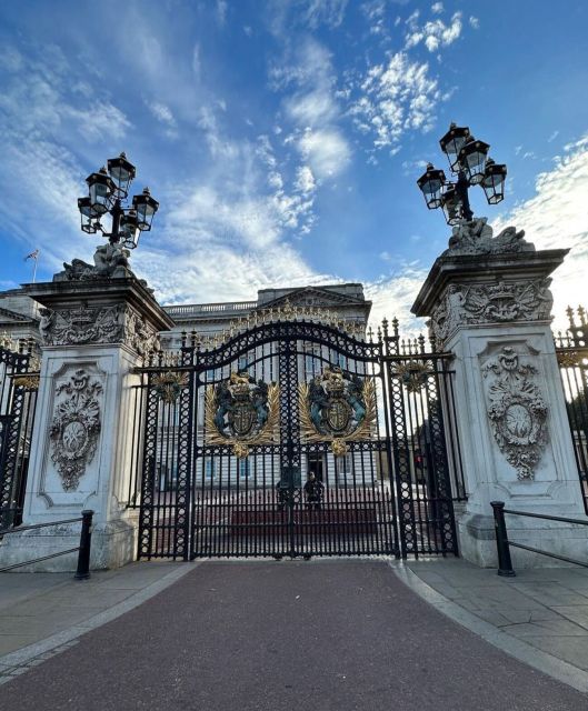 London: Buckingham Palace & Westminster Guided Walking Tour - Buckingham Palace and St James’s Palace