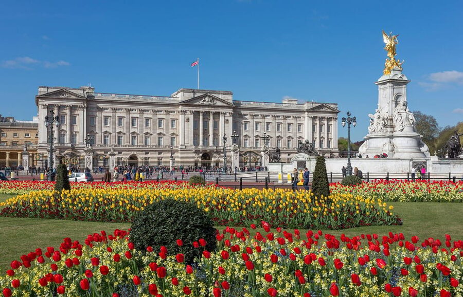 London: Changing of the Guard and Royal Palaces Walking Tour - St. James’s Palace and the older royal story