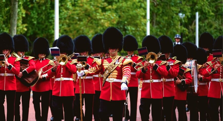 London: Changing of the Guard Tour at Buckingham Palace - Should you book the Changing of the Guard tour?