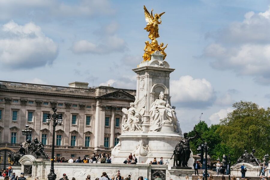 London: Changing of the Guard Tour by Buckingham Palace - Is $18 good value?