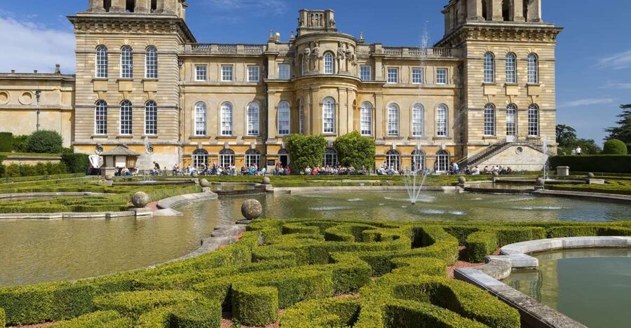 London: Cream Tea at Blenheim Palace & the Cotswolds Tour - The guide and coach make a real difference