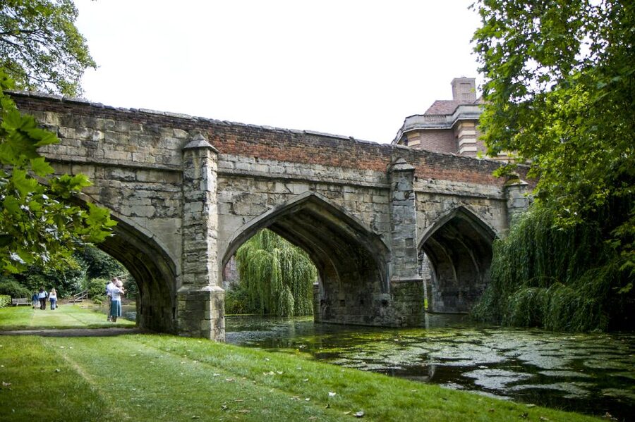 London: Entry Ticket to Eltham Palace and Gardens - The Courtaulds’ Art Deco entrance hall