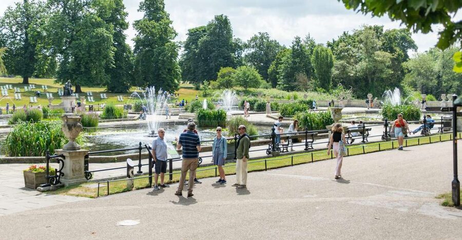 London: Kensington Palace Afternoon Tea & Guided Walk - Wildlife, statues, and room to look around