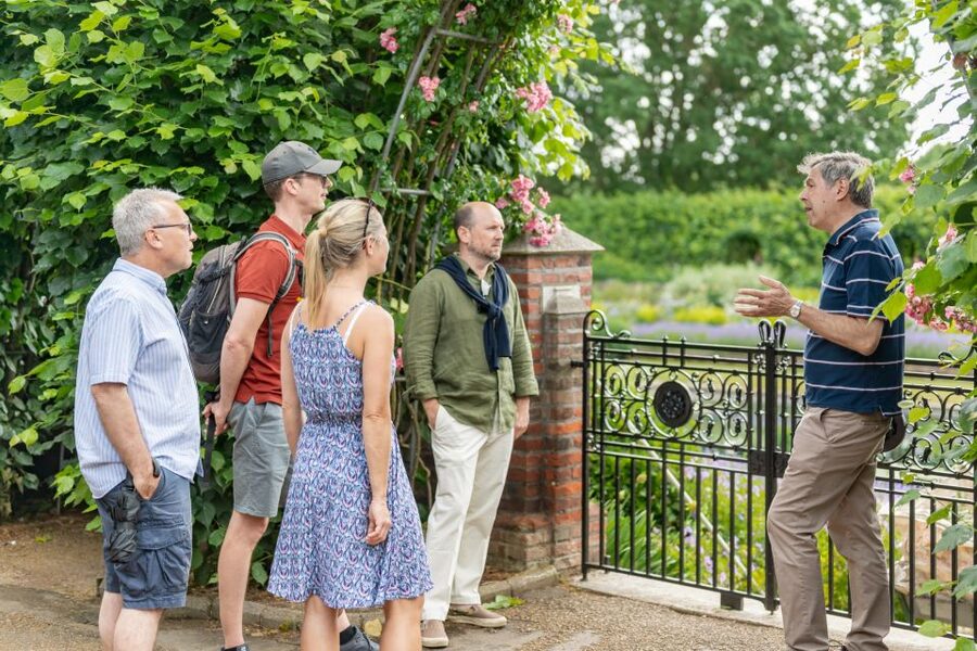 London: Kensington Palace Afternoon Tea & Guided Walk - How accessible is the walk?