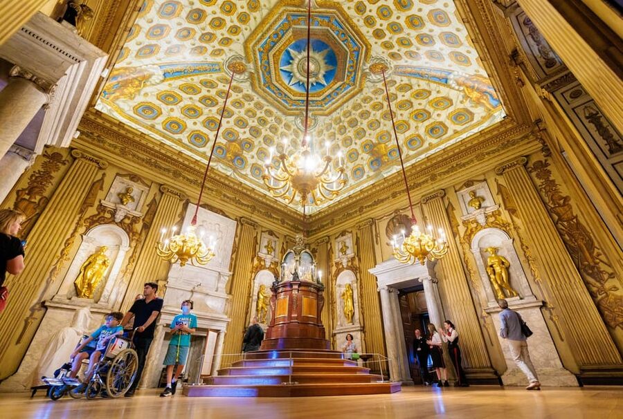 London: Kensington Palace Tour, Guard Change & Afternoon Tea - Key points at a glance