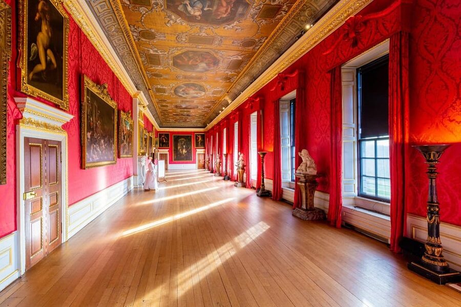 London: Kensington Palace Tour, Guard Change & Afternoon Tea - Kensington Palace with an audio guide