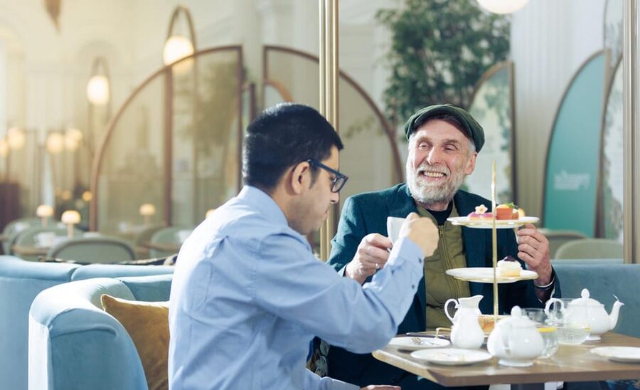 London: Kensington Palace Tour, Guard Change & Afternoon Tea - How the guides shape the day