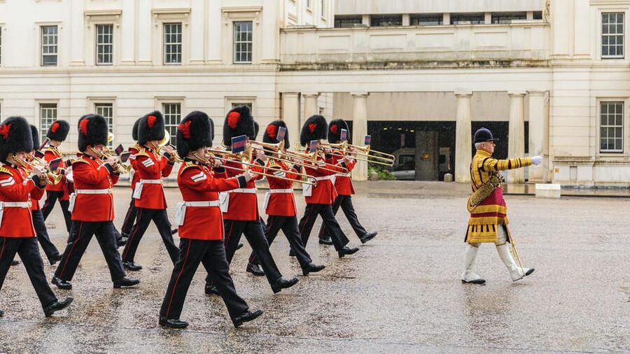 London: Kensington Palace Tour, Guard Change & Afternoon Tea - Who should book this experience