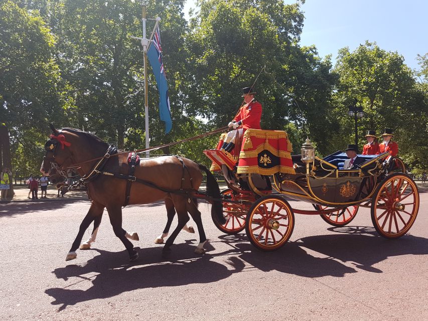 London: Palaces and Parliament Walking Tour - How much walking and weather to expect