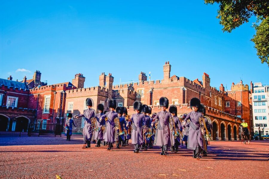 London: Palaces and Parliament Walking Tour - Green Park and Buckingham Palace