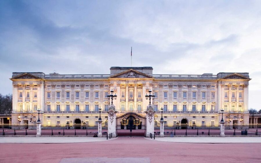 London: Palaces and Parliament Walking Tour - The Mall and St James’s Palace