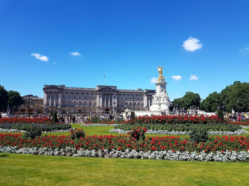 London: Palaces and Parliament Walking Tour - Trafalgar Square and the route south