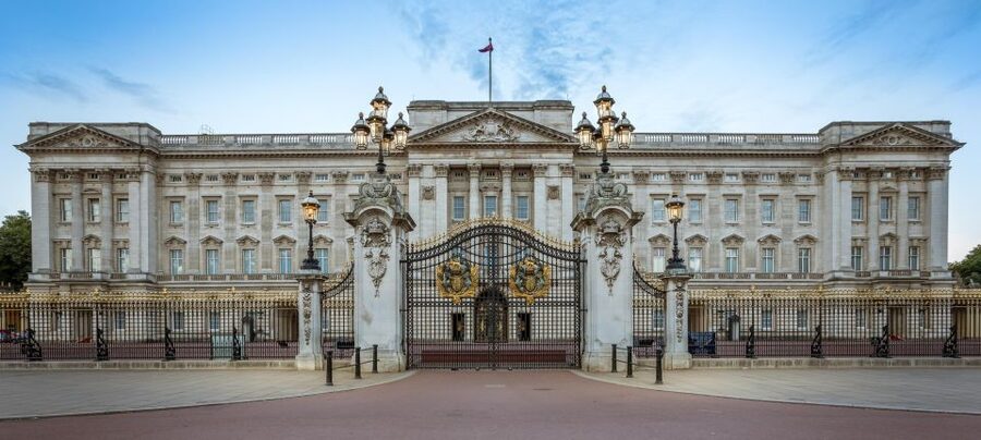 London Royal Tour - Buckingham Palace Entry - 12 guests 2,5h - Constitution Hill and the Buckingham Palace view