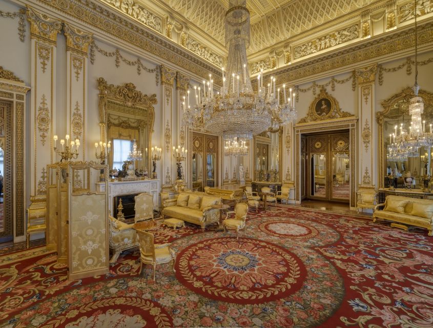 London: Royal Walking Tour and Buckingham Palace Audio Tour - St James’s Palace and the royal route