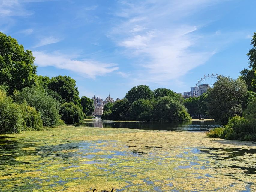 London: Royal Walking Tour and Buckingham Palace Audio Tour - Entering Buckingham Palace without the main ticket queue