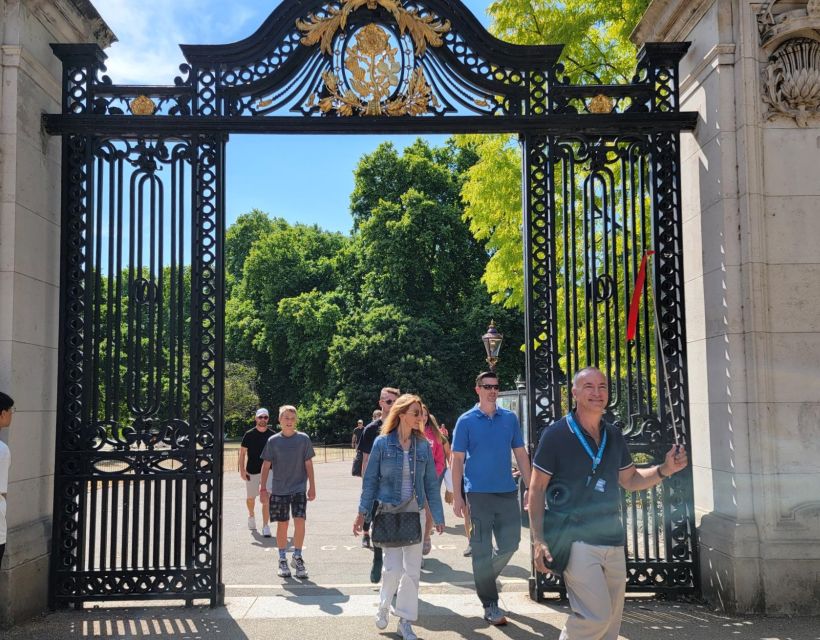 London: Royal Walking Tour and Buckingham Palace Audio Tour - What you see inside the State Rooms