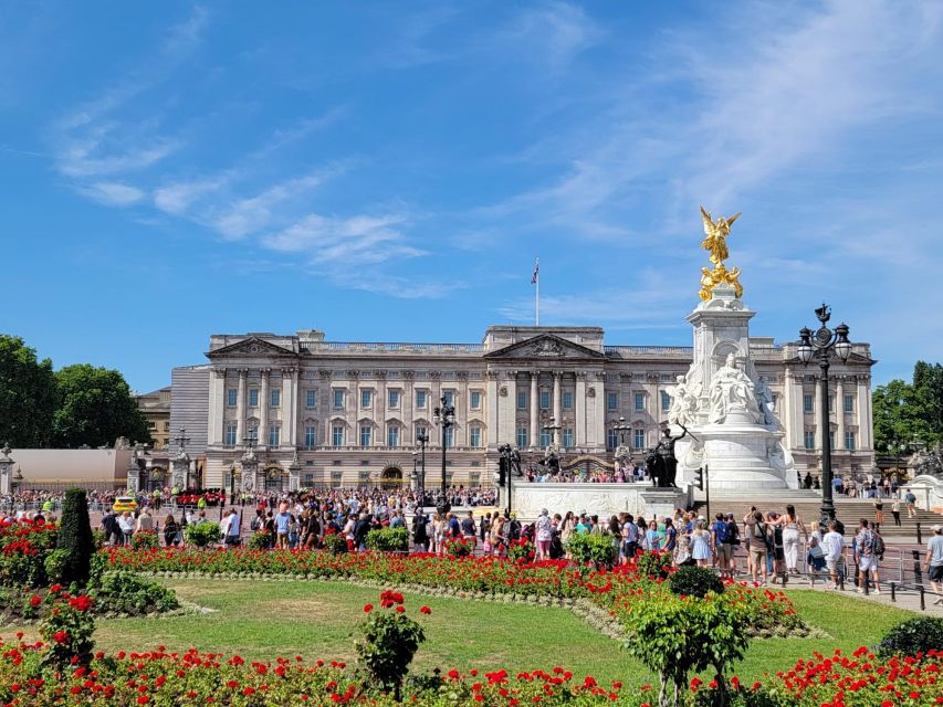 London: Royal Walking Tour and Buckingham Palace Audio Tour - Walking, bags, and clothing