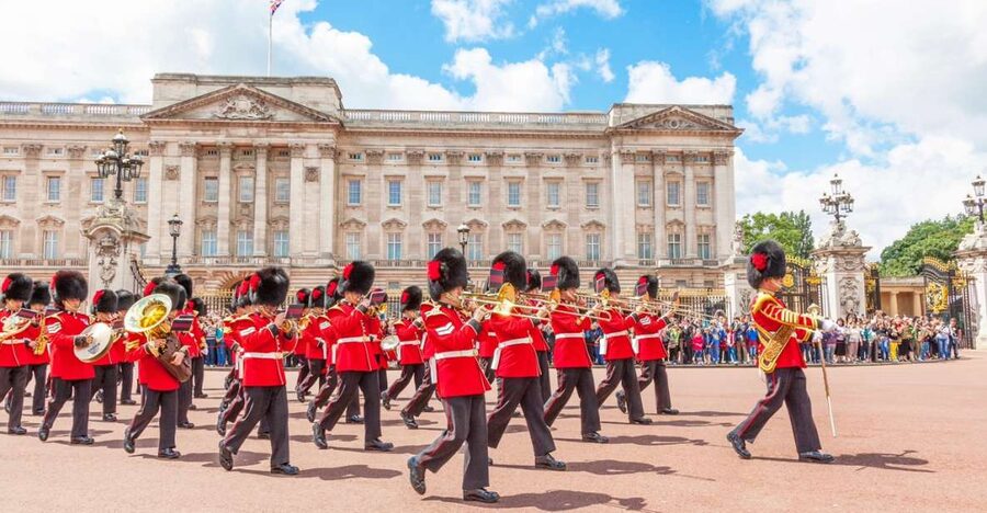 London: The Changing of the Guard Tour and Buckingham Palace - Why this $24 London tour is worth considering