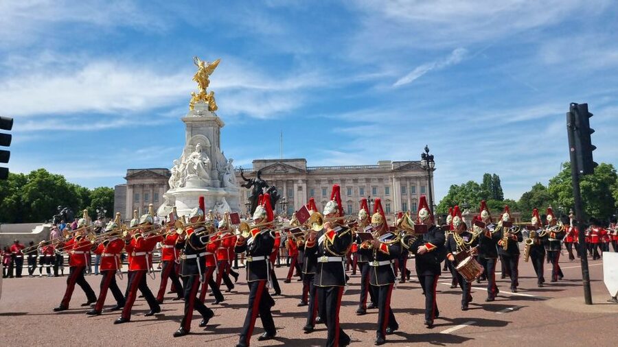 London: The Changing of the Guard Tour and Buckingham Palace - Westminster Abbey and Parliament Square from the outside