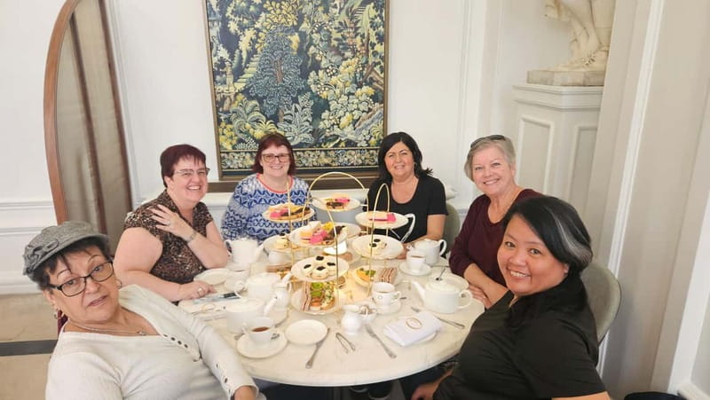 London: VIP Kensington Palace Gardens Tour & Royal High Tea - A royal morning without the usual palace rush