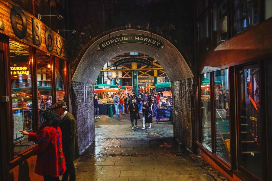 London: Westminster Walking Tour and Kensington Palace Visit - Exploring Kensington Palace for two hours