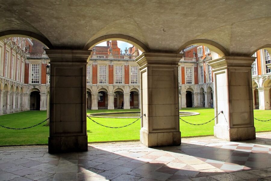 London: Windsor Castle & Henry VIII's Hampton Court Palace - Hampton Court Palace and the world of Henry VIII