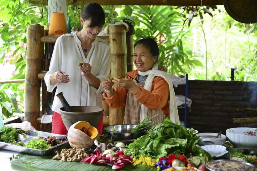 Luang Prabang: Cooking Class at the Former Royal Palace - Eating your own lunch beside the Mekong