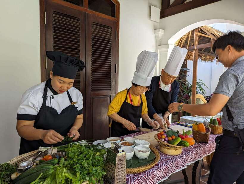 Luang Prabang: Cooking Class at the Former Royal Palace - Timing, group size, and practical value