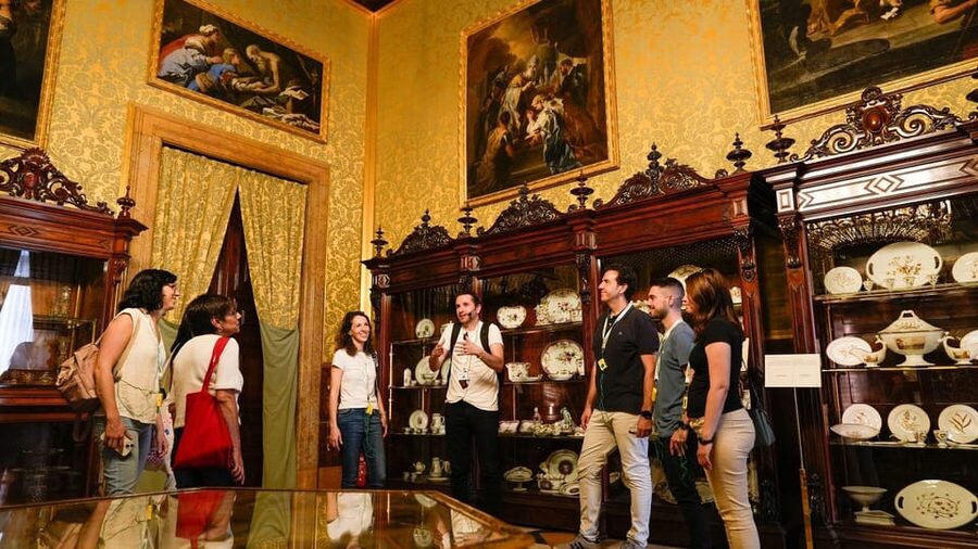 Madrid: 4-Hour Bus Tour with Royal Palace Admission - Paseo del Prado and the city’s grand monuments