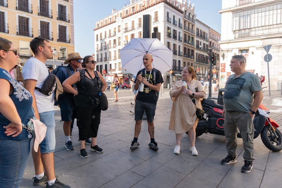 Madrid: Afternoon Royal Palace and Almudena Cathedral Tour - Inside the Royal Palace’s 3,418-room world