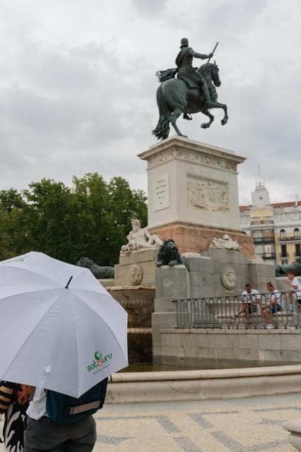 Madrid: Afternoon Royal Palace and Almudena Cathedral Tour - What the guide adds to the visit