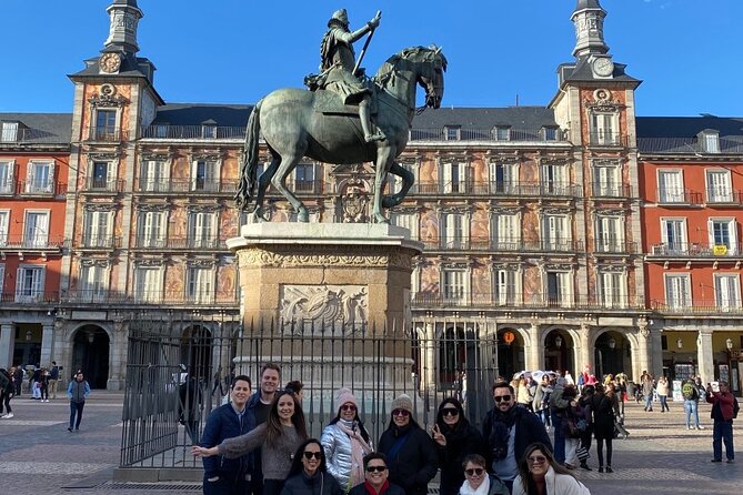 Madrid Essential: Historic Center, Plaza Mayor & Royal Palace - Puerta del Sol and the starting point of Madrid