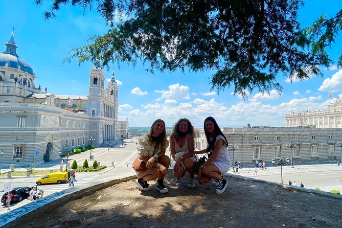 Madrid Essential: Historic Center, Plaza Mayor & Royal Palace - Arab walls and a short introduction to flamenco