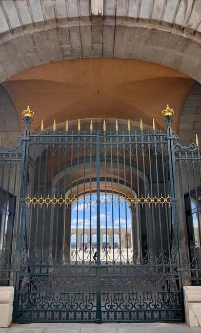 Madrid: Guided tour of the Royal Palace in French - The Throne Room and royal ceremony