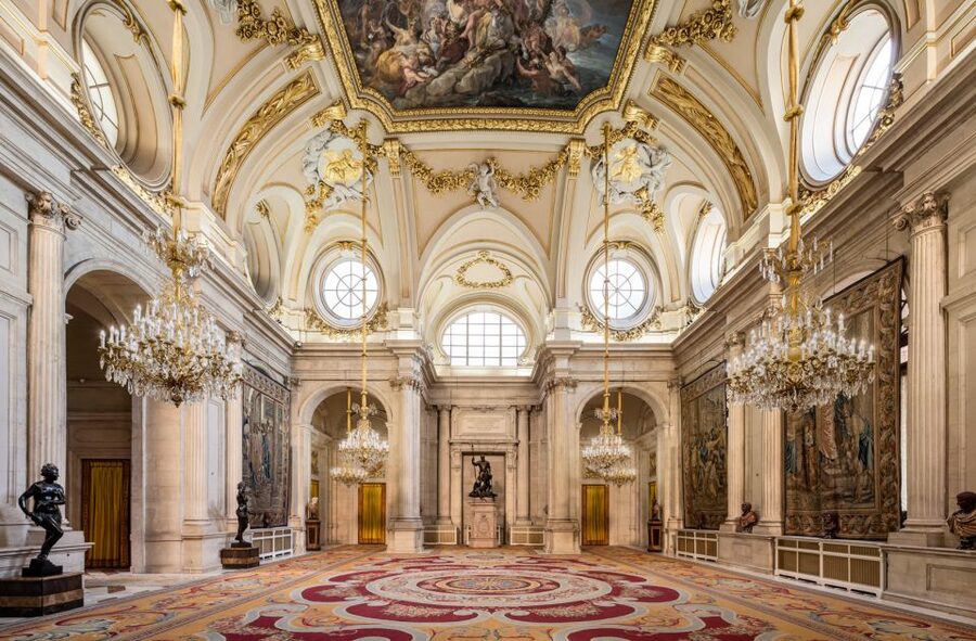 Madrid: Guided Visit to the Royal Palace - The grand rooms and royal collections