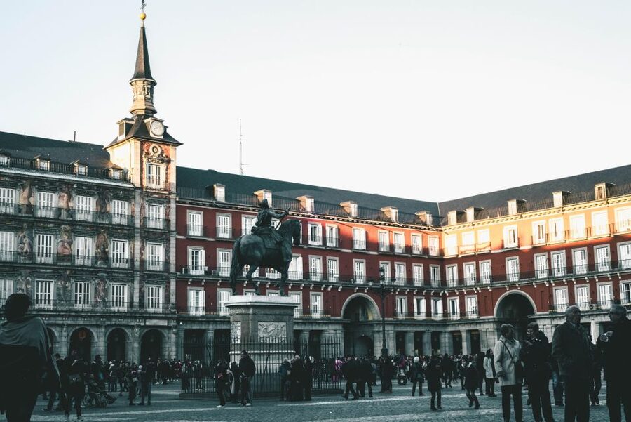 Madrid: Old Town, Poets District, and Royal Palace Tour - Price, group size, and physical demands