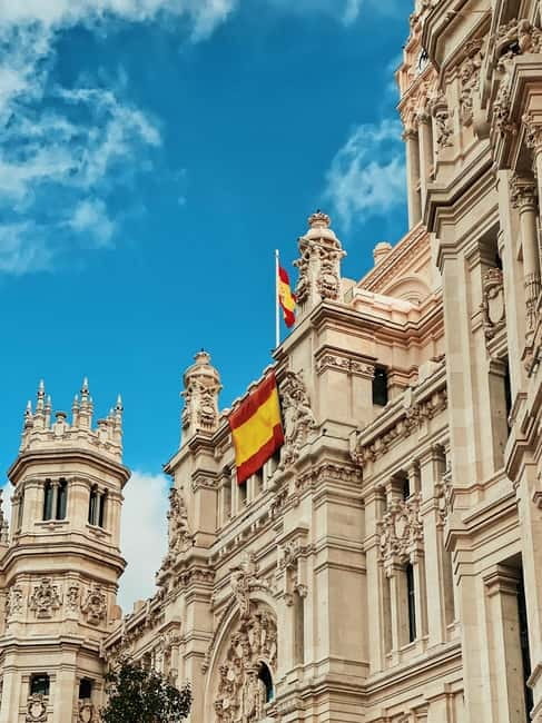 Madrid: Old Town, Poets District, and Royal Palace Tour - Starting in the Las Letras literary quarter