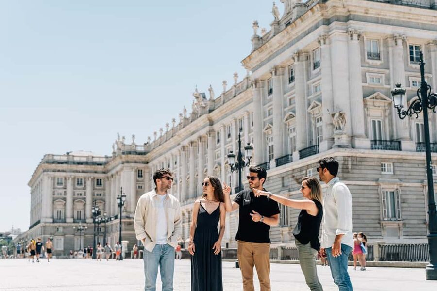 Madrid: Old Town Walking Tour and Royal Palace Private Tour - What the three-hour timing means