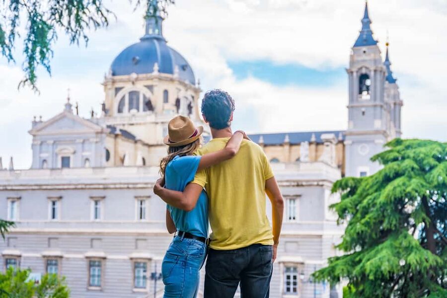 Madrid: Plaza Mayor & Royal Palace Photoshoot - Price, timing, and practical value