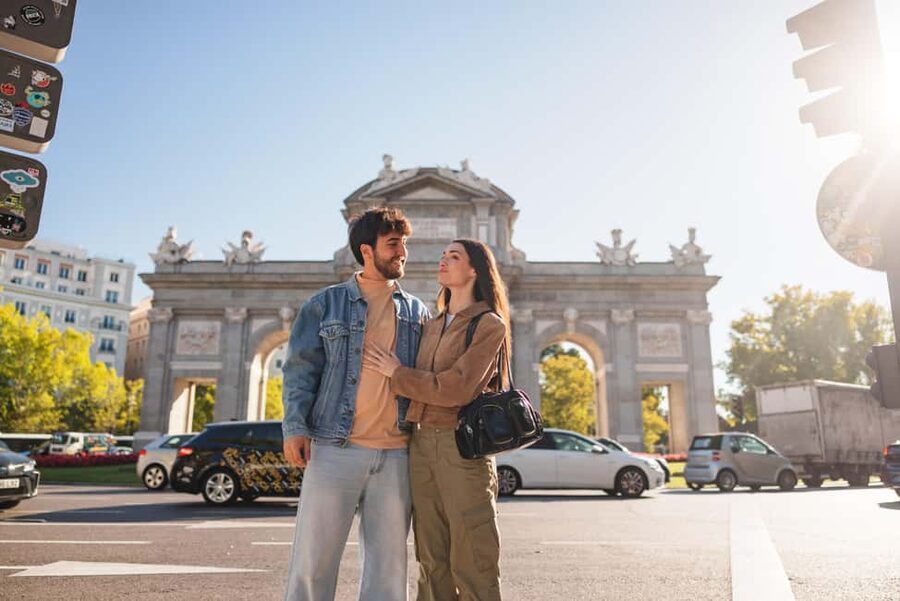 Madrid: Plaza Mayor & Royal Palace Photoshoot - Who should book this experience?