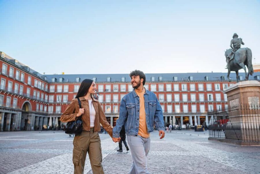 Madrid: Plaza Mayor & Royal Palace Photoshoot - Meeting at Plaza Mayor