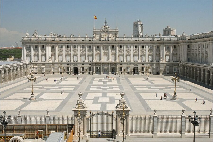 Madrid: Prado Museum and the Royal Palace Guided Tour - The Royal Palace and its enormous rooms