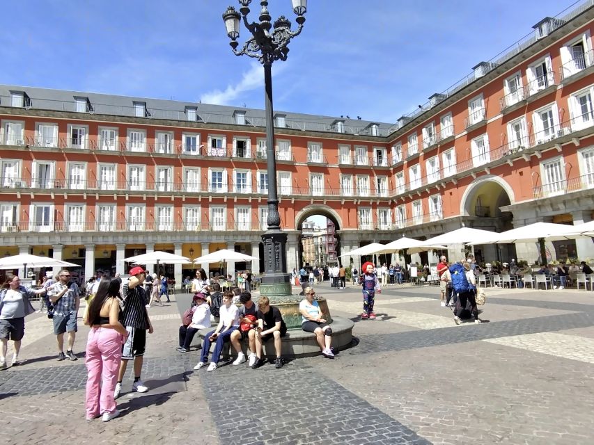 Madrid Private tour: Royal Palace & Cathedral & Old city - Entering the Royal Palace with fast access